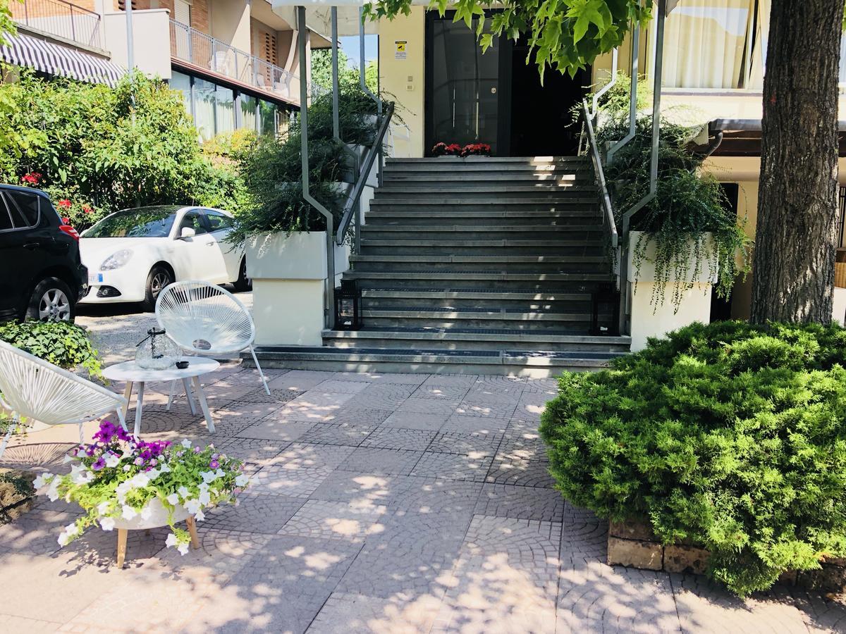 Hotel Aplo - Breakfast Experience Cervia Exterior foto